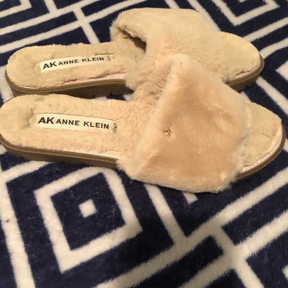 Faux fur Creme shoes - Picture 1 of 5